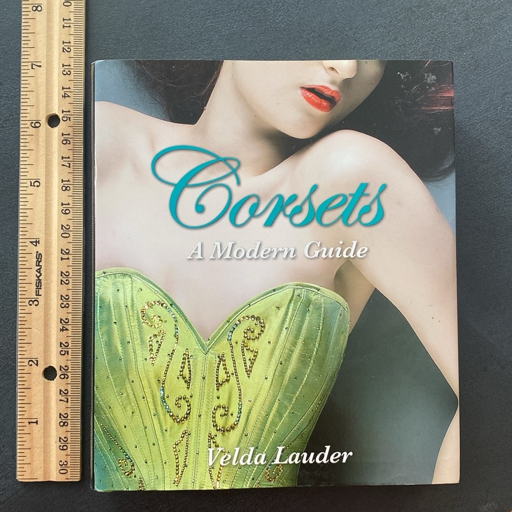 Book: Corsets A Modern Guide - Picture 3 of 7